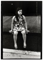 https://ed-templeton.com/files/gimgs/th-156_Girl sitting NYC.jpg